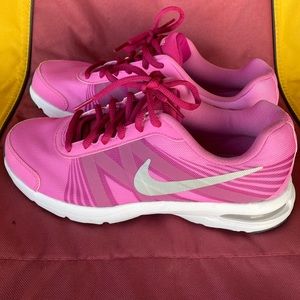 Nike: women’s size 8.5